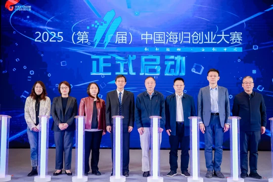 Trung Quốc đang đẩy mạnh việc thu hút nhân tài công nghệ về nước. Trong ảnh: Lễ phát động cuộc thi dành cho nhân tài người Hoa về nước khởi nghiệp. Ảnh: QQnews.