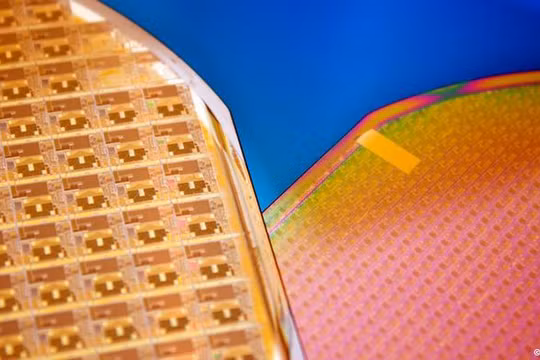 Sản phẩm tấm wafer do Nhà máy Elmos chế tạo (Ảnh: Deutsche Welle).