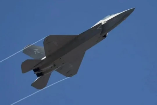 Máy bay chiến đấu tàng hình J-35A bay biểu diễn (Ảnh: Singtao).