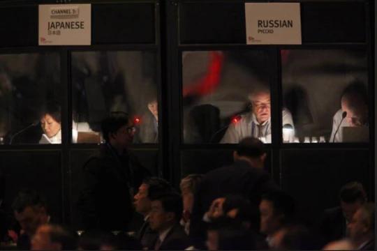 Nghề phiên dịch có nguy cơ bị trí tuệ nhân tạo thay thế nhất. Ảnh: Wforum.