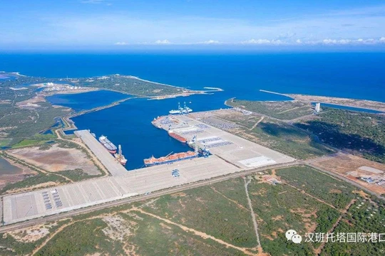 Cảng Hambantota được chính phủ Sri Lanka cho một công ty Trung Quốc thuê 99 năm để gán nợ (Ảnh: Toutiao).