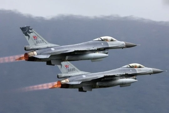 Đài Loan đưa các máy bay F-16 tới Bành Hồ và máy bay trinh sát U-2 Mỹ bay vào khu vực Trung Quốc cấm bay để tập trận là những động thái mới ở eo biển Đài Loan (Ảnh: Đông Phương).