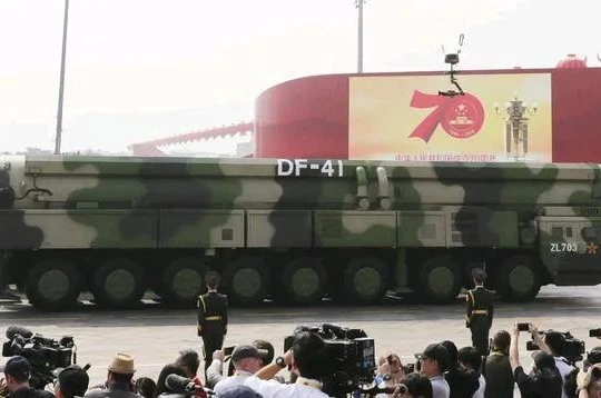 Tên lửa liên lục địa nhiên liệu rắn Dongfeng-41 hiện đại nhất của Trung Quốc (Ảnh: Tân Hoa xã).