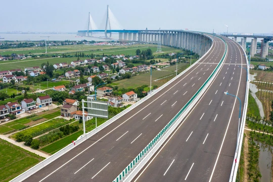 Con đường cao tốc chưa hoàn thành khiến Montenegro mắc nợ Trung Quốc gần 1 tỷ USD (Ảnh: Đa Chiều).