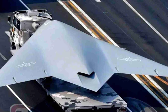  Máy bay không người lái GJ-11 trên xe kéo trình làng tại lễ diễu binh kỉ niệm Quốc khánh Trung Quốc năm 2019 (Ảnh: Xinhua).