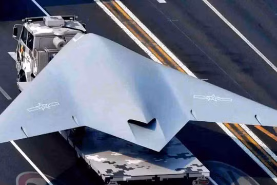  Máy bay không người lái GJ-11 trên xe kéo trình làng tại lễ diễu binh kỉ niệm Quốc khánh Trung Quốc năm 2019 (Ảnh: Xinhua).