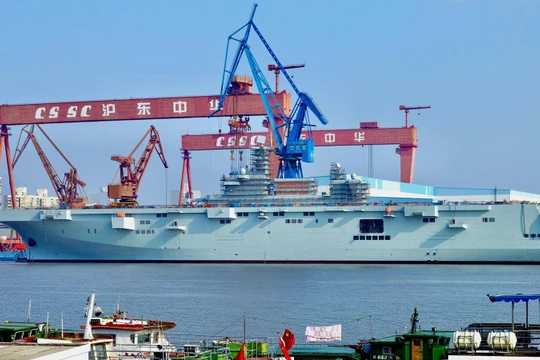 Chiếc tàu tấn công Type 075 đầu tiên có thể bị chậm tiến độ do ảnh hưởng của COVID-19 (Ảnh: Dingsheng)