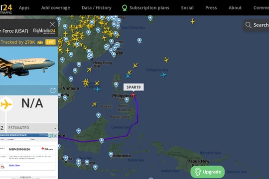 Dữ liệu trên trang web FlightRadar24 cho thấy chiếc chuyên cơ của bà Pelosi bay đường vòng sang phía đông Philippines nhằm hướng Đài Loan (Ảnh: LTN).