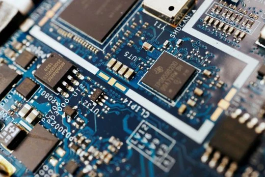 Các biện pháp hạn chế xuất khẩu của Mỹ đã ngăn cản bán chip và thiết bị sản xuất chip cho Trung Quốc (Ảnh: Reuters).