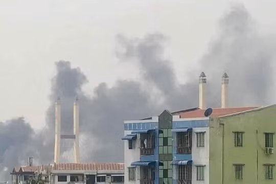 32 công ty Trung Quốc đã bị những người biểu tình ở Yangon đốt phá trong ngày 14/3 (Ảnh: Ifeng).