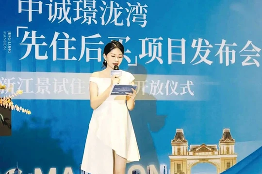 Lễ khai trương thực hiện chương trình khuyến mãi "Ở trước mua sau". Ảnh: Sina.