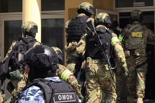 Lực lượng an ninh Nga tiến hành lục soát, truy bắt những kẻ ủng hộ MKU (Ảnh: Sputnik).