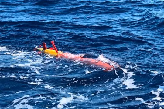 Tàu ngầm không người lái Hải Kình-2000 được thử nghiệm trên biển (Ảnh: SCMP).