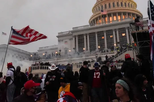 Bạo loạn ở Đồi Capitol do những người không công nhận kết quả bầu cử thực hiện (Ảnh: Reuters)