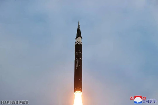 Tên lửa Hwasong-16B rời bệ phóng. Ảnh: KCNA.