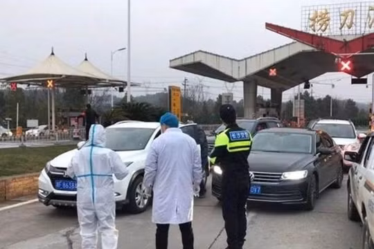 Trung Quốc đã dỡ bỏ nhiều chốt phong tỏa trên các tuyến giao thông liên tỉnh (Ảnh: Đông Phương)