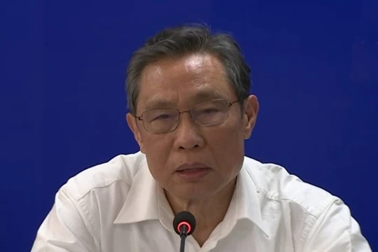 Phát biểu tại cuộc họp báo ngày 27/2 tại Quảng Châu,ông Chung Nam Sơn, chuyên gia bệnh truyền nhiễm hàng đầu của Trung Quốc cho rằng "dịch bệnh COVID-19 không nhất thiết có nguồn gốc Trung Quốc" (Ảnh: Đông Phương).