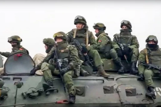 Lực lượng gìn giữ hòa bình của CSTO vào Kazakhstan giúp ổn định tình hình (Ảnh: AP).