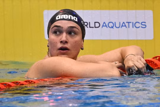 Benedetta Pilato khi về đích tại Giải vô địch bơi lội thế giới năm 2022. Ảnh: AFP.