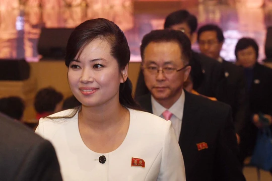 Bà Hyon Song-wol đã thay thế bà Kim Yo-jong trong vai trò phụ tá của nhà lãnh đạo Kim Jong-un (Ảnh: Reuters).