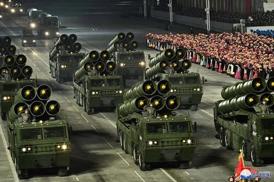  New York Times ngày 5/9 dẫn nguồn tin tình báo Mỹ nói Nga đang mua tên lửa và đạn pháo của Triều Tiên để sử dụng cho cuộc chiến ở Ukraine (Ảnh: KCNA).