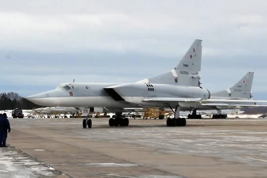 Máy bay Tu-22 M3 Backfire ở sân bay Shaikovka (Ảnh: BQPNga).