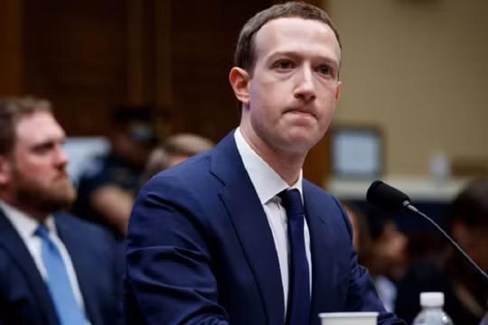 Tổng giám đốc điều hành Meta Mark Zuckerberg tại tòa án. Ảnh: Sina.