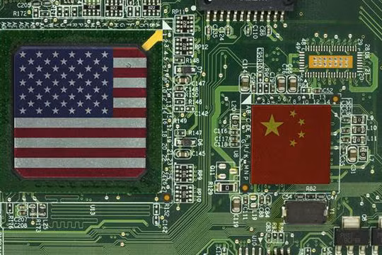 Các biện pháp của Mỹ được cho là đòn "tấn công hạt nhân" quyết bóp chết ngành chip bán dẫn Trung Quốc (Ảnh: Creaders).