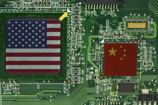 Các biện pháp của Mỹ được cho là đòn "tấn công hạt nhân" quyết bóp chết ngành chip bán dẫn Trung Quốc (Ảnh: Creaders).