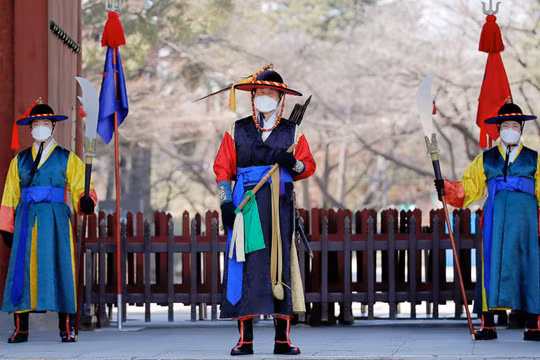 Hàn Quốc đã nâng cấp báo động về tình hình dịch bệnh lên mức cao nhất (Ảnh: AP)