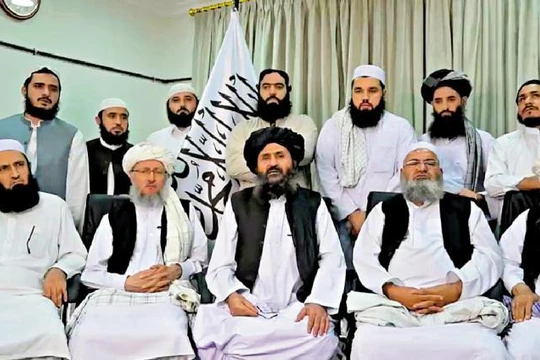 Một số thành viên chính trong chính phủ lâm thời Afghanistan (Ảnh: Đông Phương).