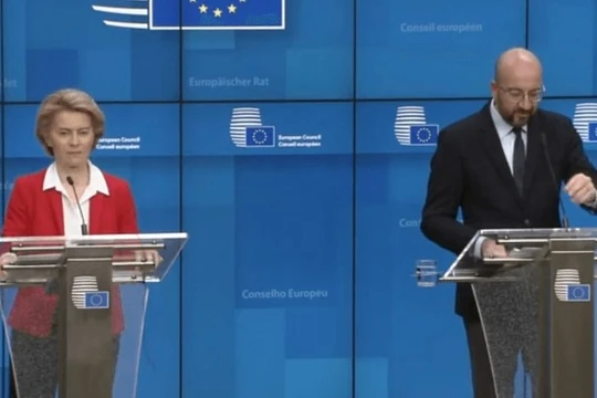 Chủ tịch Ủy ban châu Âu Ursula von der Leyen tuyên bố chính thức đóng cửa Liên minh châu Âu (Ảnh: Đông Phương).