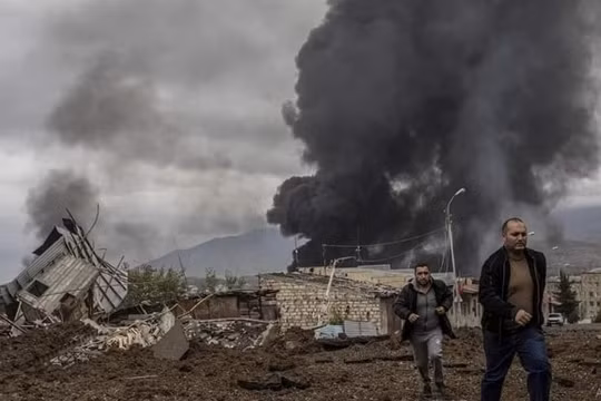 Thành phố Stepanekert thủ phủ vùng Nagorno-Karabakh bị bom đạn tàn phá nặng nề (Ảnh: Đông Phương).