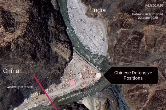 Căn cứ hình ảnh vệ tinh, Ấn Độ cho rằng lính Trung Quốc đã vượt qua tuyến kiểm soát thực tế sang phần đất phía Ấn Độ xây dựng các công sợ, trận địa (Ảnh: Đa Chiều).