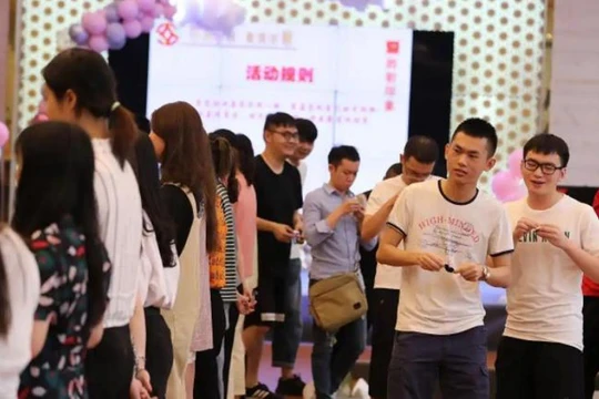 Theo Niên giám thống kê Trung Quốc năm 2023, Trung Quốc có 240 triệu người độc thân và đang tiếp tục tăng. Ảnh: Creaders.