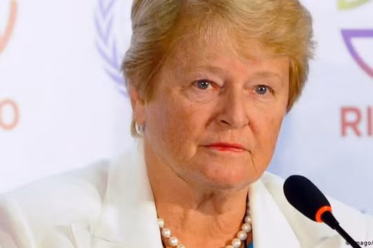 Bà Brundtland, cựu Tổng giám đốc WHO đã phê phán Trung Quốc trì hoãn thông báo dịch và châu Âu phạm sai lầm đánh giá thấp virus (Ảnh: Deutsche Welle).
