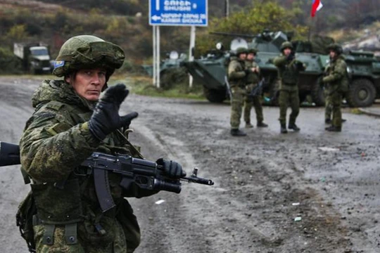 lực lượng gìn giữ hòa bình Nga lập chốt cách ly quân đội hai bên Azerbaijan và Armenia (Ảnh: Sina).