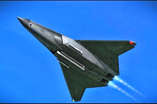 Ảnh chụp chiếc J-50 khi tăng tốc. Ảnh: Guancha.