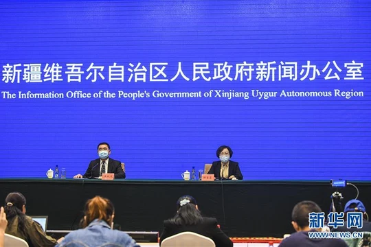 Tối 25/10, chính quyền Khu tự trị Duy Ngô Nhĩ Tân Cương đã họp báo về tình hình dịch COVID-19 ở địa khu Kashgar (Ảnh: Tân Hoa xã).