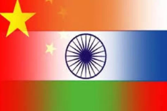 Vào lúc tình hình biên giới Trung - Ấn đang căng thẳng, Trung Quốc đang xem xét lại khoảng 50 dự án đầu tư của Trung Quốc (Ảnh: RFI).