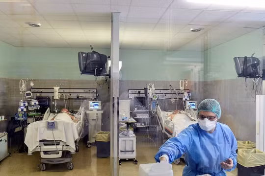 Dịch bệnh COVID-19 đang hoành hành ở khắp châu Âu (Ảnh: AP).