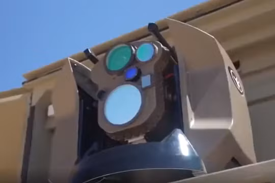 Hệ thống vũ khí laser Iron Beam của Israel. Ảnh: Sohu.