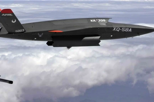 Máy bay không người lái XQ-58A thả UAV cỡ nhỏ Altius-600 trong cuộc thử nghiệm ngày 26/3/2021 (Ảnh: USAF).