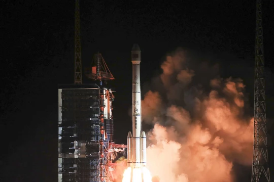 Trong vòng chưa đầy 1 tháng, Trung Quốc phải chịu 3 sự cố về hàng không vũ trụ khiến dư luận đặt câu hỏi về nguyên nhân các vụ việc.Trong ảnh: vụ phóng tên lửa CZ-7A bị thất bại hôm 16/3 (Ảnh: Tân Hoa xã) 