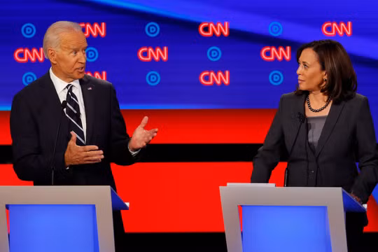 Việc ông Joe Biden mời bà Kamala Harris đứng chung liên danh sẽ tăng cơ hội có thể chiến thắng ông Trump (Ảnh: AP).