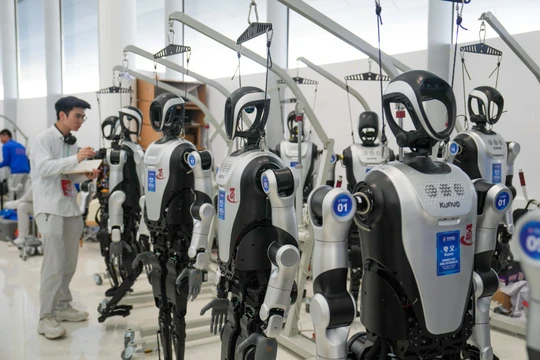 Các hợp đồng trị giá hàng trăm triệu Nhân dân tệ làm dấy lên cơn sốt tranh giành nhân tài của các doanh nghiệp robot hình người. Ảnh: Sohu.