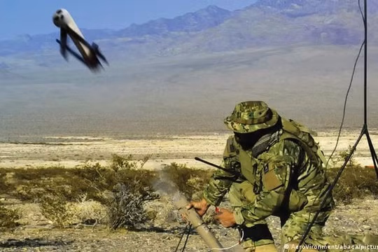 Mỹ hy vọng các UAV tự sát Phoenix Ghost và Switchblade họ viện trợ cho Ukraine sẽ có thể giúp xoay chuyển cục diện chiến trường (Ảnh: DPA).