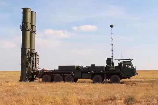 Hệ thống tên lửa phòng không S-500 của Nga mới được đưa vào trang bị (Ảnh: Sohu).