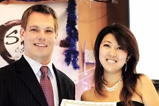 Hạ nghị sĩ Eric Svalwell và người tình Phương Phương - người bị nghi là điệp viên Trung Quốc (Ảnh: SCMP).