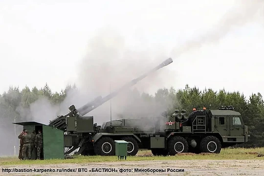 Pháo tự hành bánh lốp 2S43 “Malva” 152mm của Nga bắn thử nghiệm, chuẩn bị xung trận (Ảnh: Zvezda).